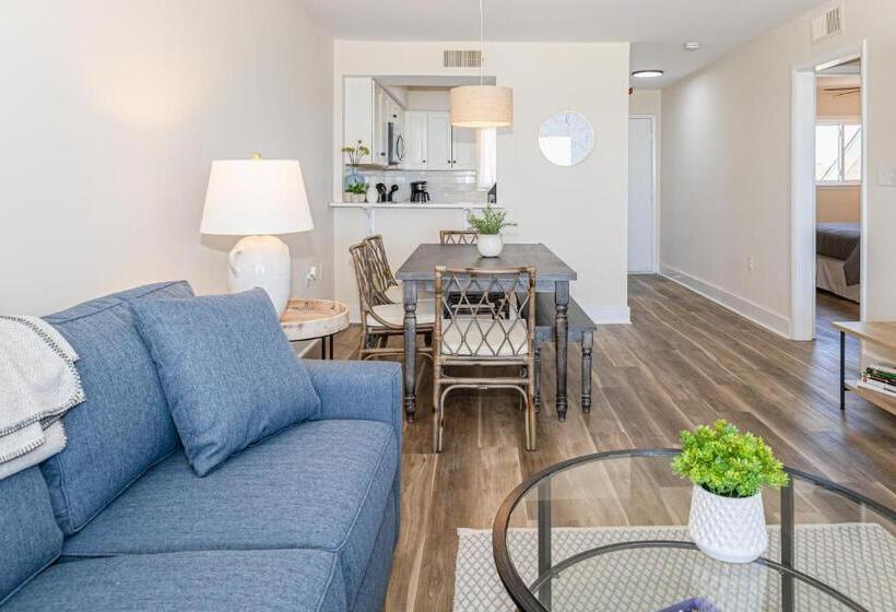 شقة غرفتين, Three Brothers