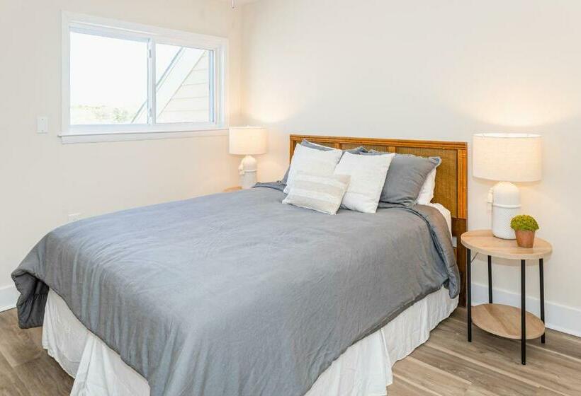 شقة غرفتين, Three Brothers