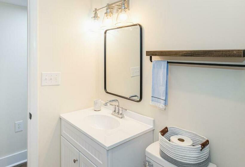 شقة غرفتين, Three Brothers