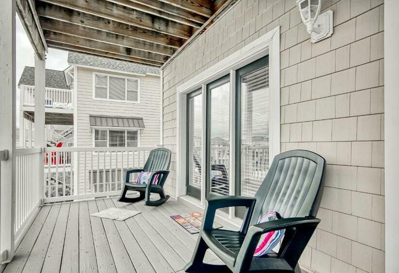 شقة غرفة واحدة, West End Isle Retreat