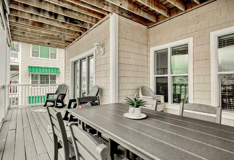 شقة غرفة واحدة, West End Isle Retreat