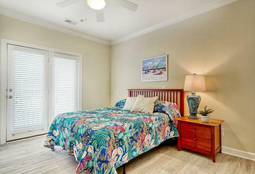 شقة غرفة واحدة, West End Isle Retreat