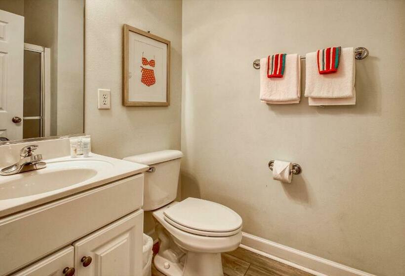 شقة غرفة واحدة, West End Isle Retreat