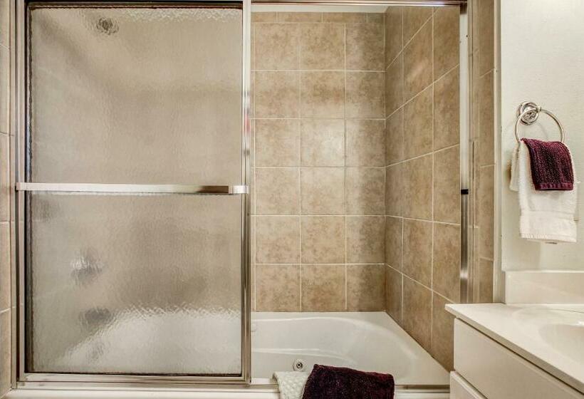 شقة غرفة واحدة, West End Isle Retreat