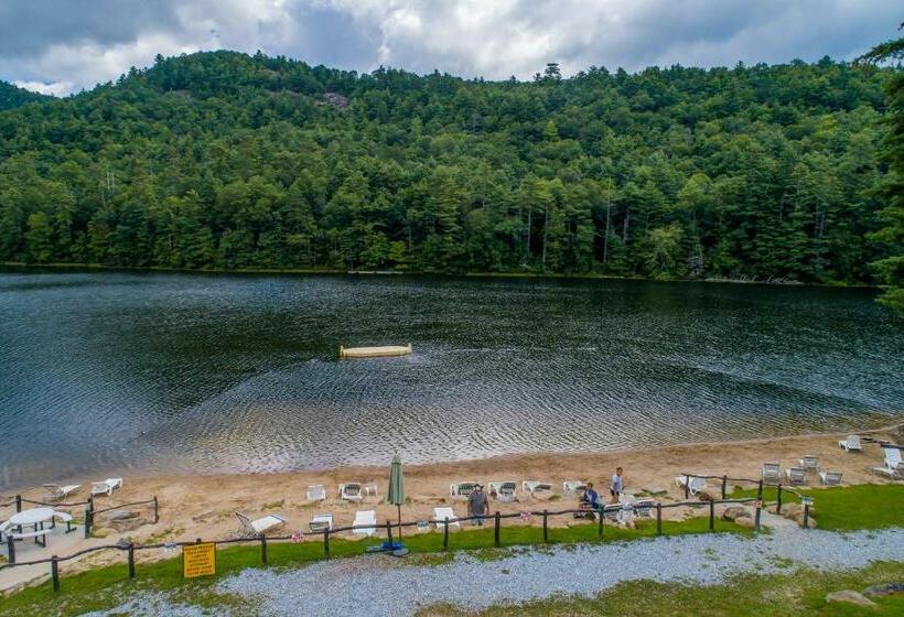 Апартаменты 2 Спальни, Whispering Woods Retreat