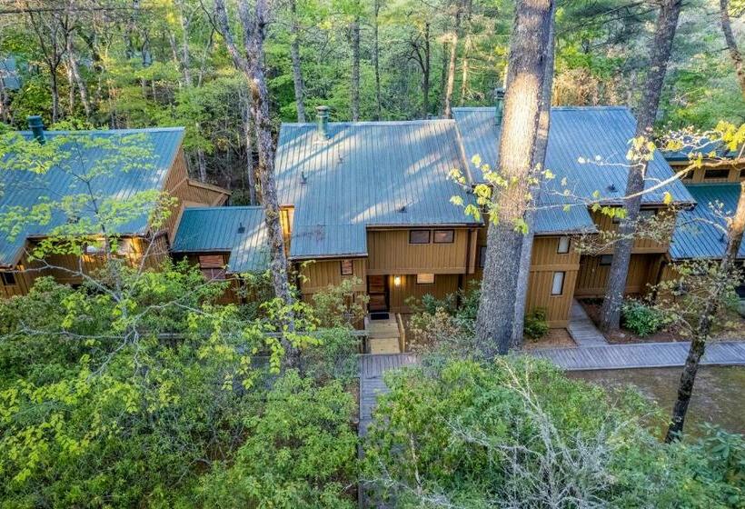 Апартаменты 2 Спальни, Whispering Woods Retreat