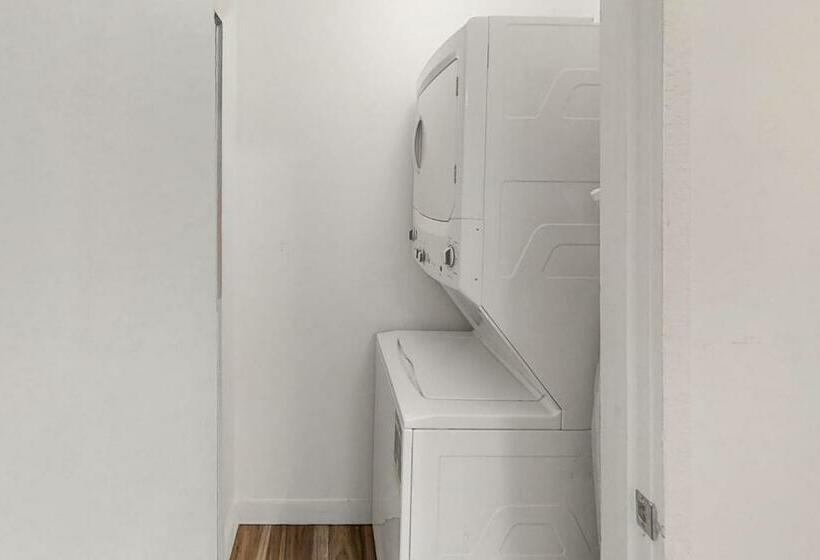 Апартаменты 2 Спальни, Whispering Woods Retreat