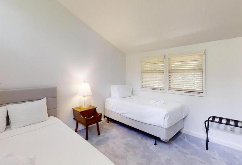 Апартаменты 2 Спальни, Whispering Woods Retreat