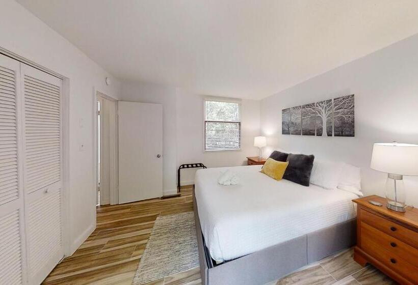 Апартаменты 2 Спальни, Whispering Woods Retreat