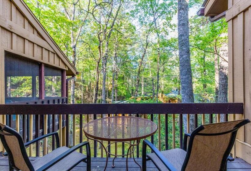 Апартаменты 2 Спальни, Whispering Woods Retreat