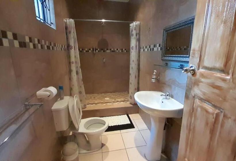 Номер Стандарт Трехместный, Kadichueni Guest House