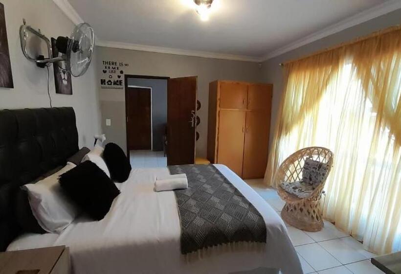 スタンダードトリプルルーム, Kadichueni Guest House