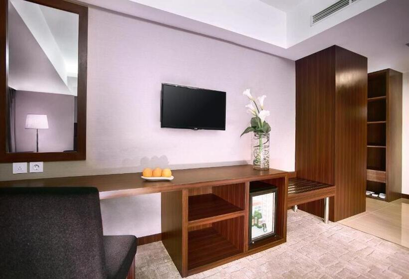 Номер Премиум, Aston Madiun Hotel & Conference Center