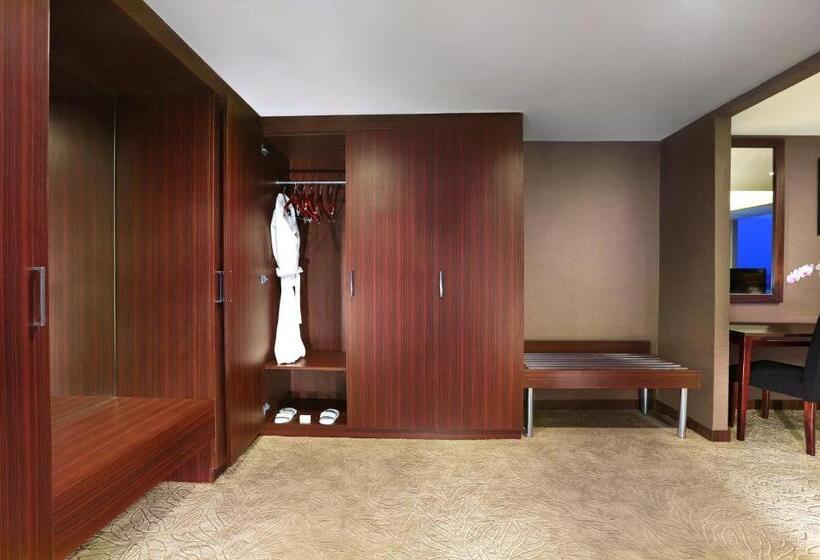 Полулюкс, Aston Madiun Hotel & Conference Center