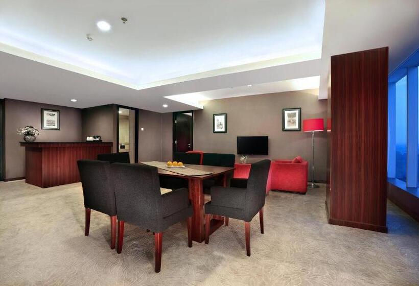סוויטה נשיאותית, Aston Madiun Hotel & Conference Center
