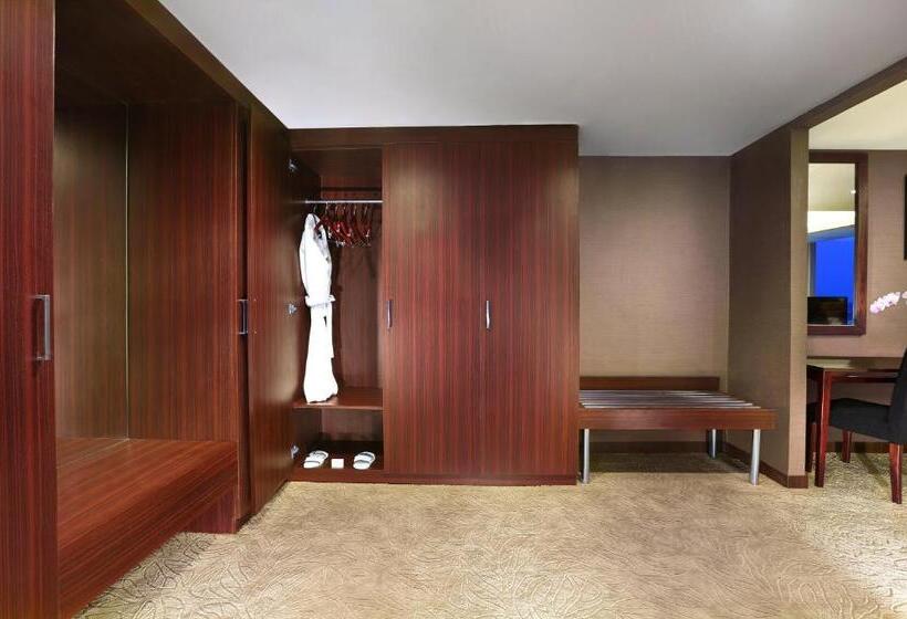 סוויטה נשיאותית, Aston Madiun Hotel & Conference Center