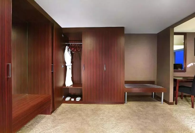 プレジデントスイートルーム, Aston Madiun Hotel & Conference Center
