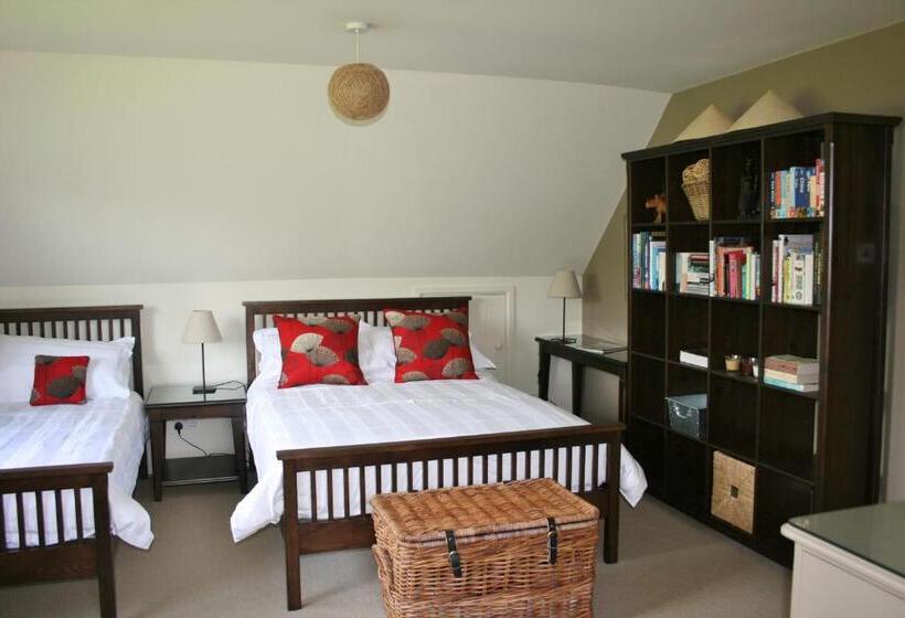 חדר משפחתי, Hare Lodge B&b