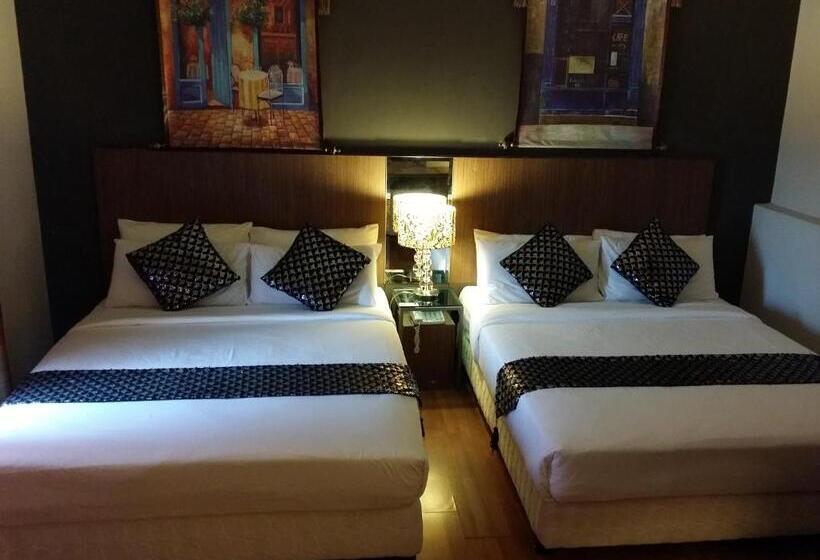 Quarto Quadruplo Premium, Arenaa Deluxe Boutique