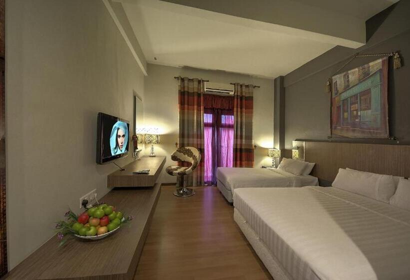 Quarto Quadruplo Premium, Arenaa Deluxe Boutique