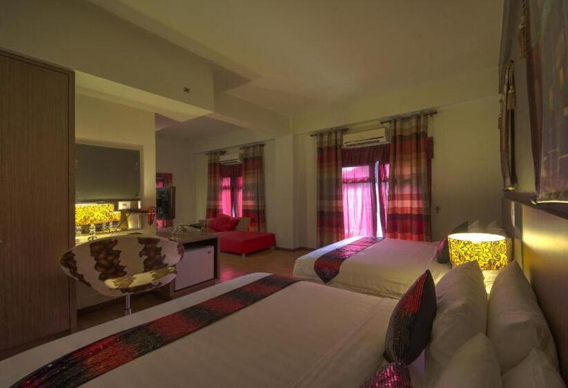 Suite Familiar, Arenaa Deluxe Boutique