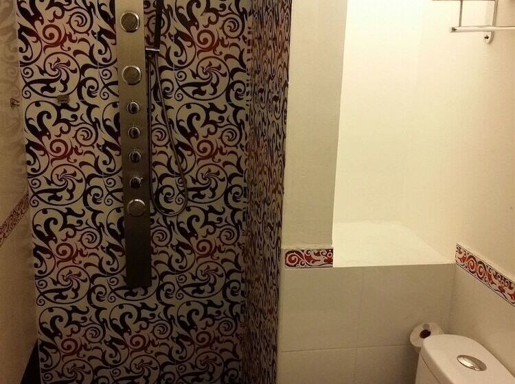 Quarto Familiar, Arenaa Deluxe Boutique