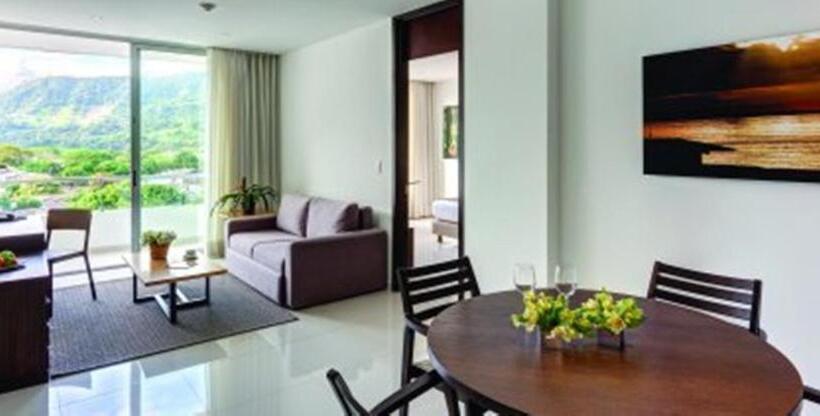 주니어 스위트, Estelar Yopal