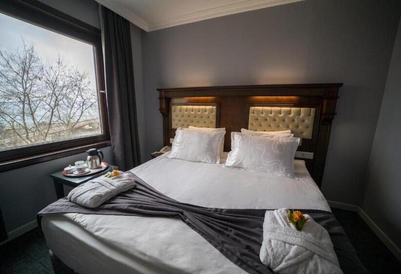 Camera Standard Vista Mare, Funda