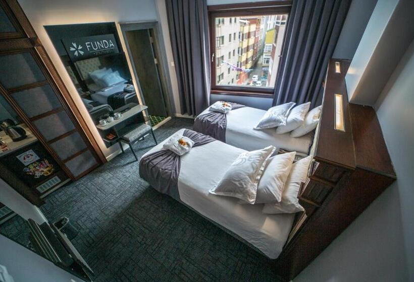 Camera Standard Vista Città, Funda