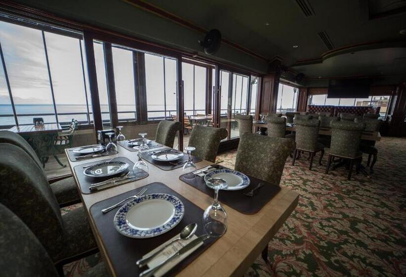 Camera Economy, Funda