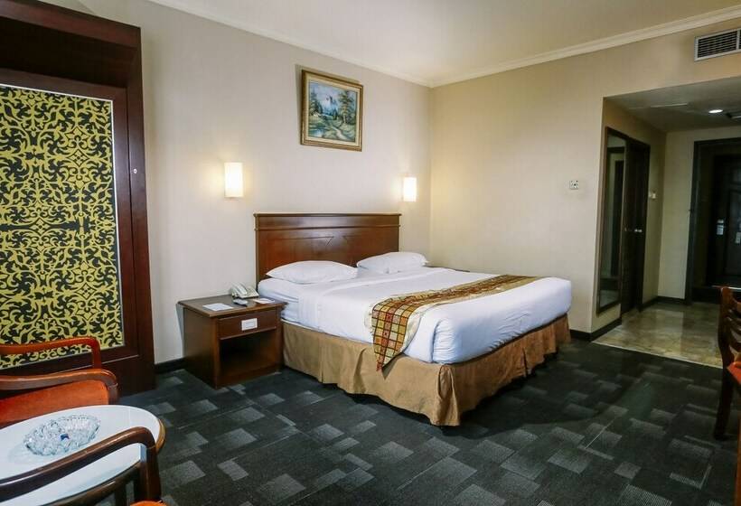 Номер Executive, Furaya