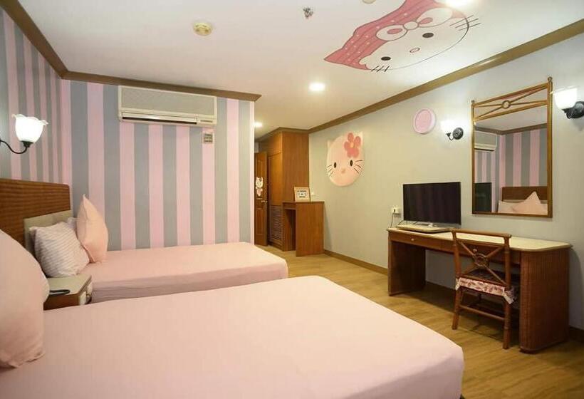 חדר סופריור, The Golden Pine