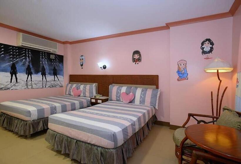 חדר סופריור, The Golden Pine