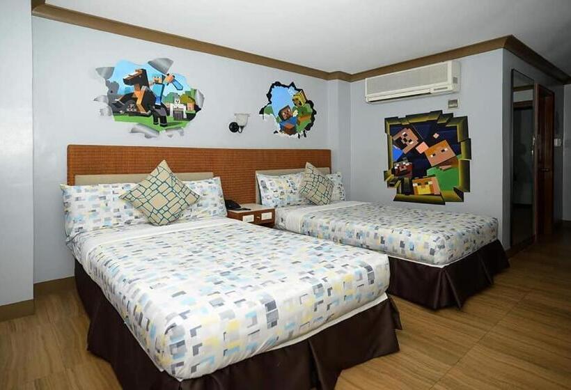 חדר סופריור, The Golden Pine