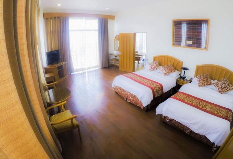 חדר דלוקס, The Golden Pine