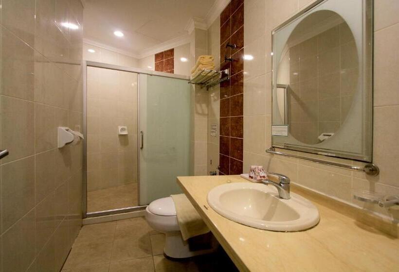 豪华三人间, Ming Star