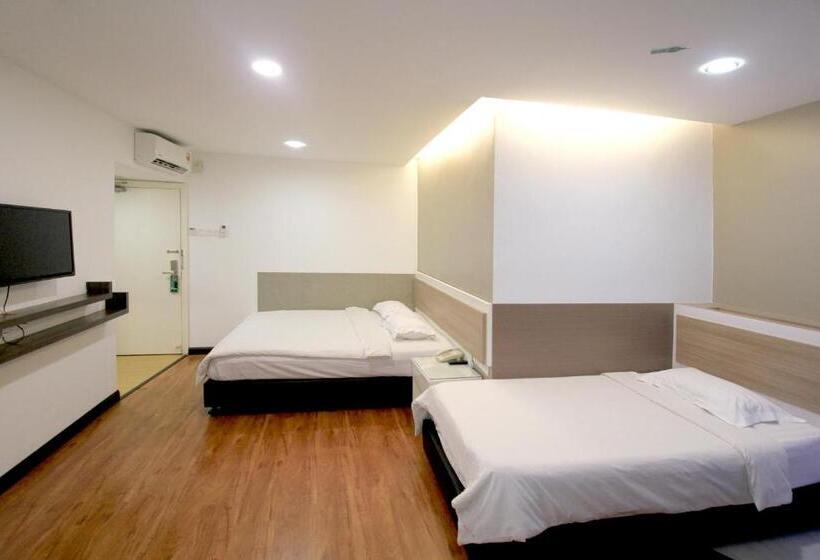 豪华三人间, Ming Star