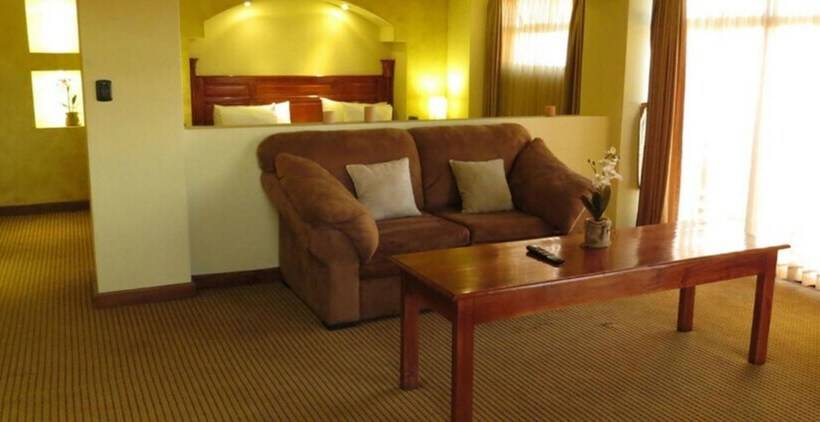 سوئیت پرزیدنت, Ruinas Resort