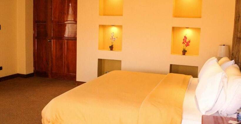 سوییت لوکس, Ruinas Resort