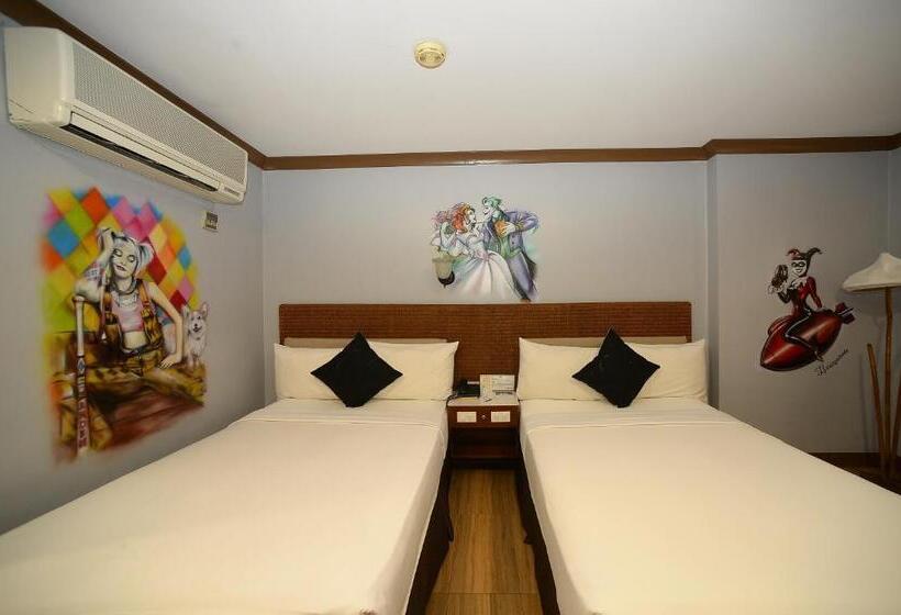 חדר סופריור, The Golden Pine