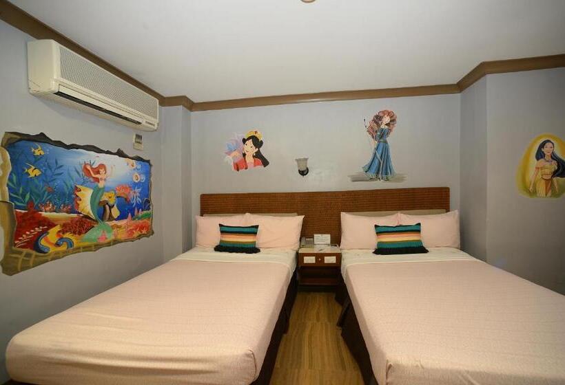 חדר סופריור, The Golden Pine