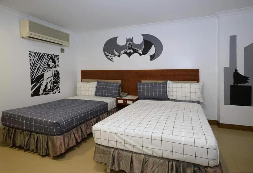 חדר סופריור, The Golden Pine