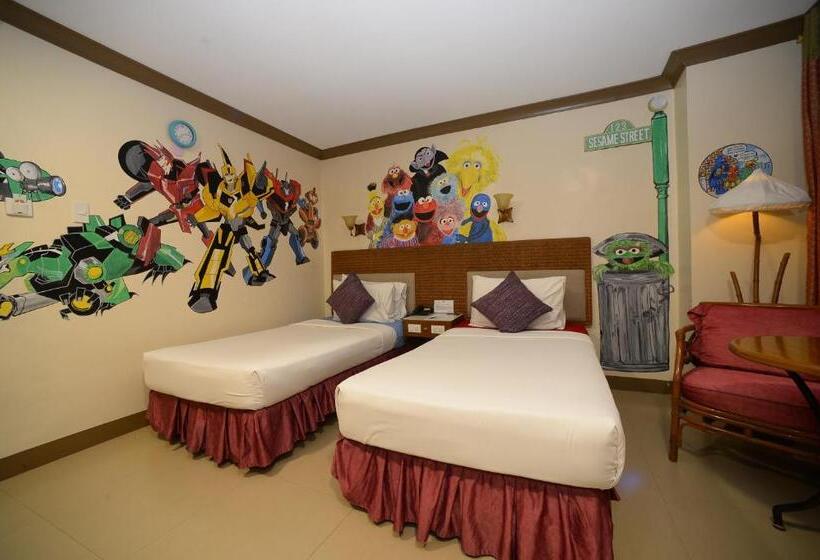 חדר דלוקס, The Golden Pine