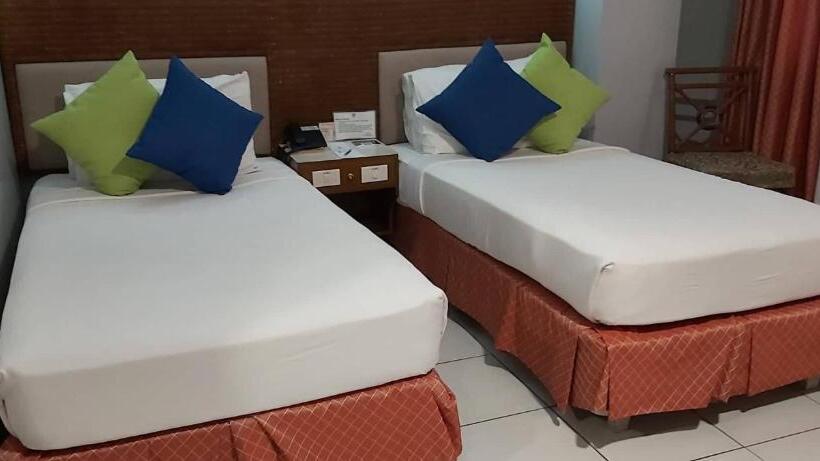 סוויטה אקזקיוטיב, The Golden Pine