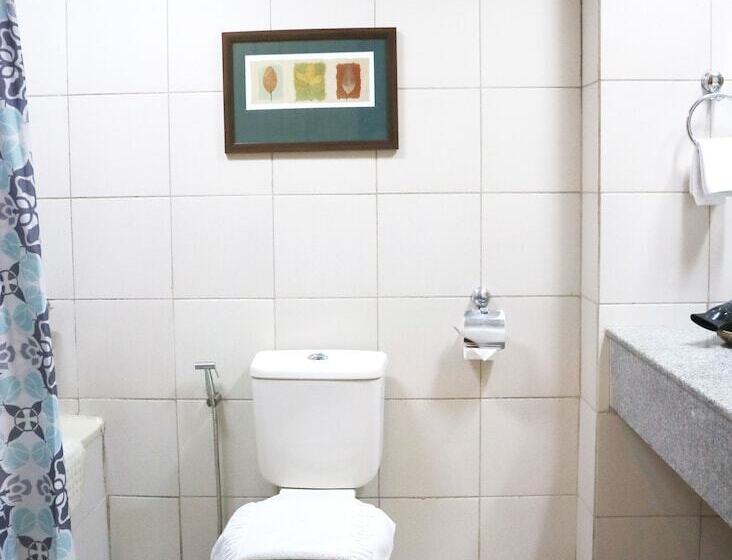 חדר סופריור, The Golden Pine