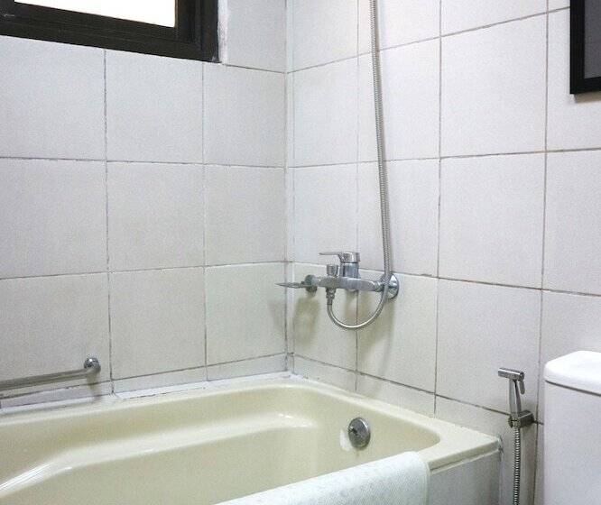 חדר סופריור, The Golden Pine