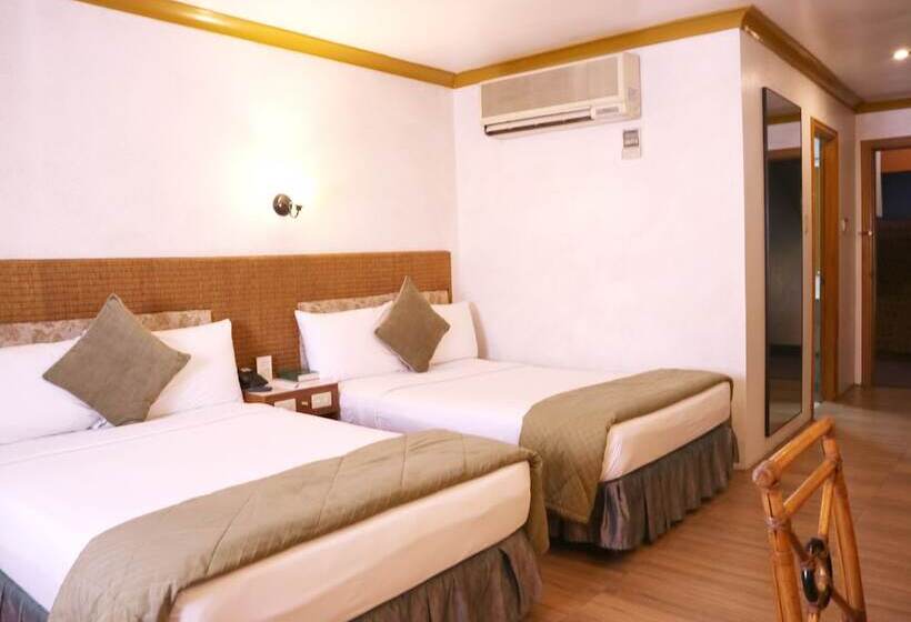 חדר סופריור, The Golden Pine