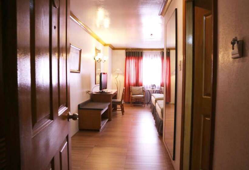 חדר סופריור, The Golden Pine