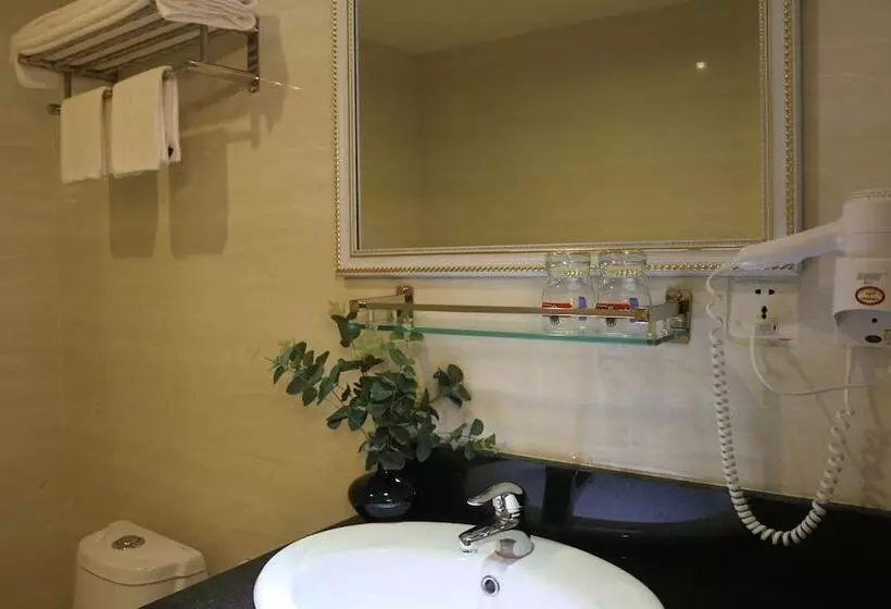 デラックスルーム, You Eng