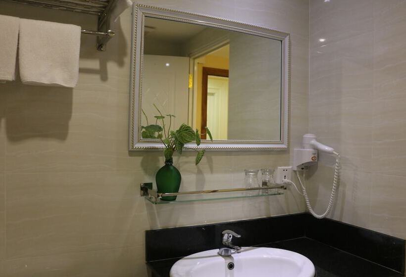 اتاق سوپریور, You Eng